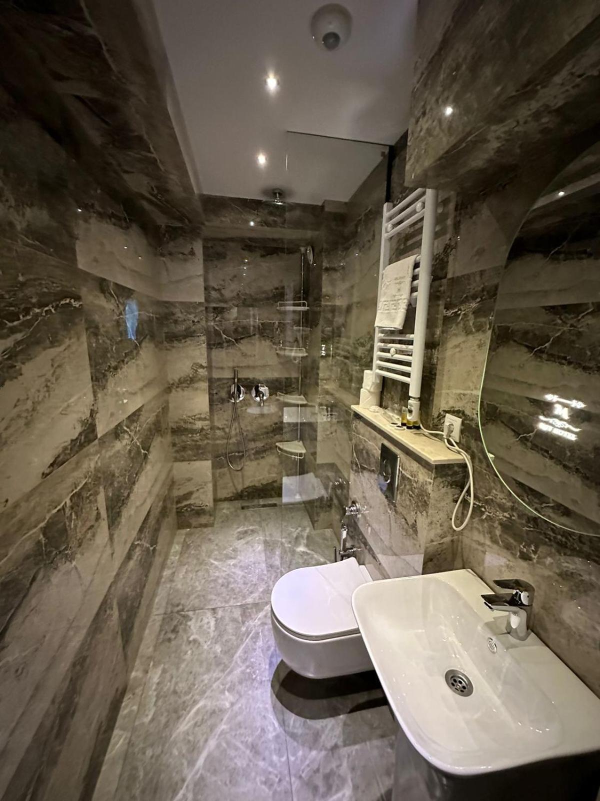 M 1 T Hotel Tbilisi Exterior photo